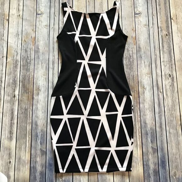 Black and white dress   - Picture 4 of 4